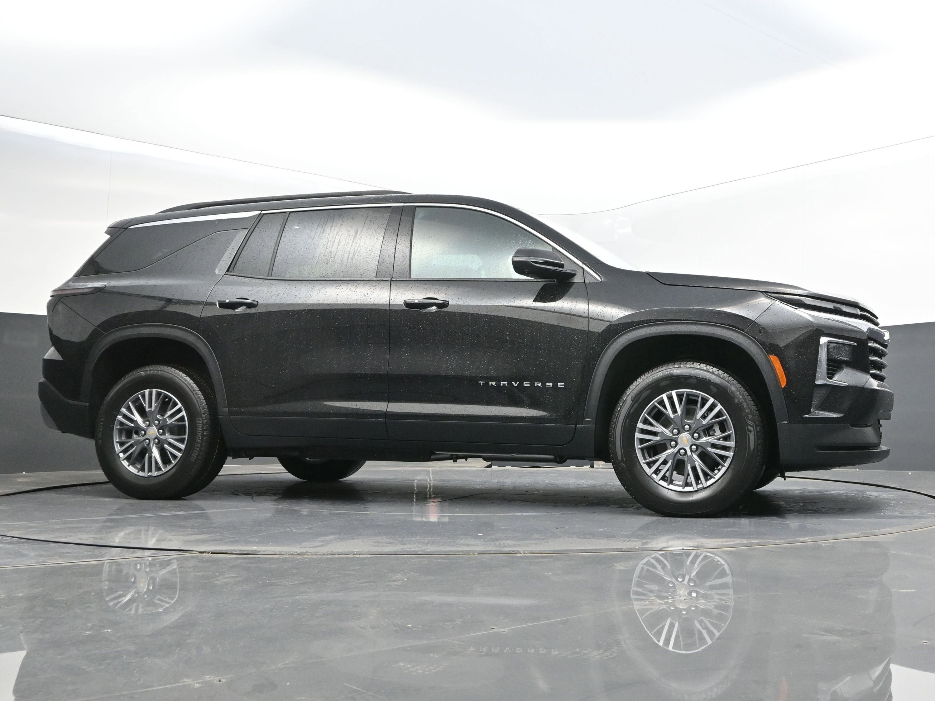 New 2026 Chevrolet Traverse LT w/ Driver Confidence Package AWD/4WD image 38
