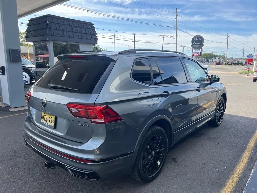Used 2022 Volkswagen Tiguan SE R-Line image 14
