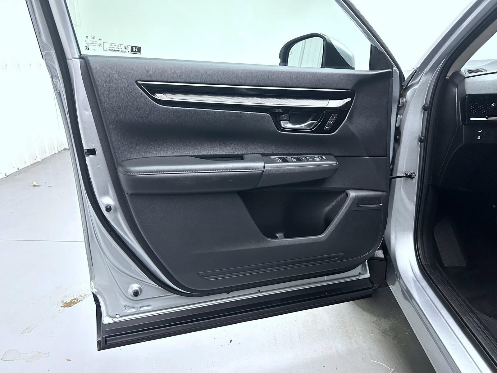 Used 2025 Honda CR-V EX-L image 9
