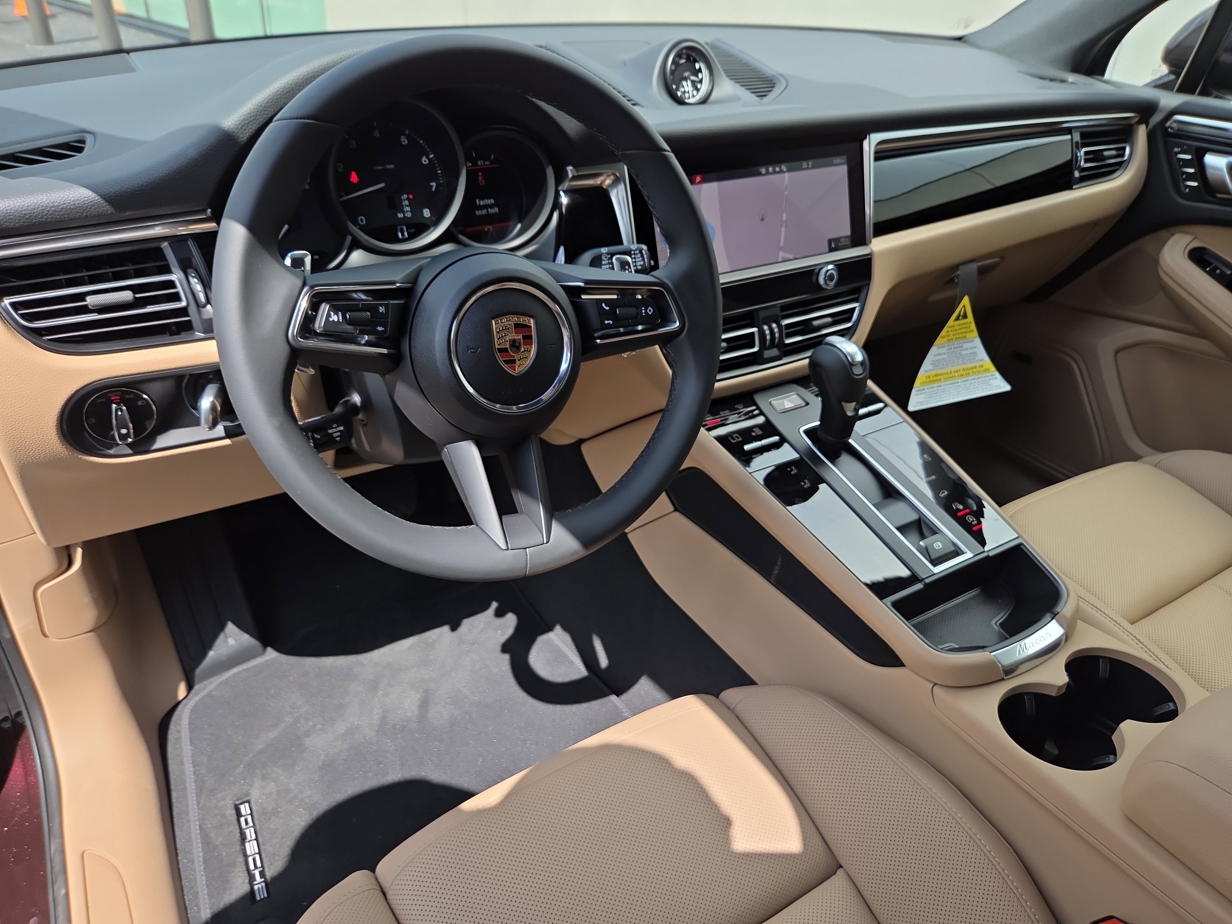 Used 2025 Porsche Macan AWD/4WD image 4