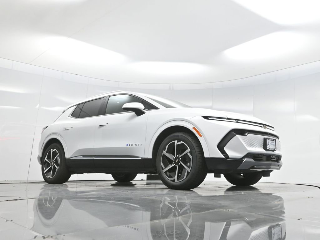 Used 2025 Chevrolet Equinox EV LT w/ Convenience Package image 58