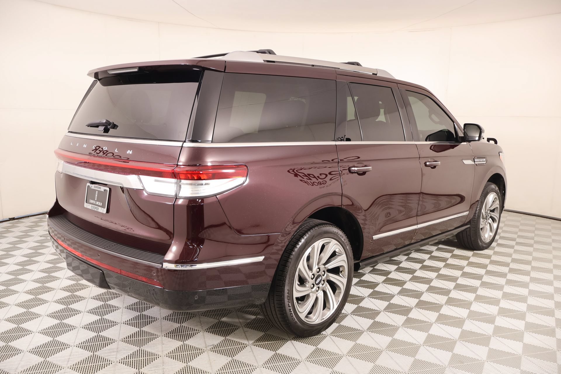 Used 2024 Lincoln Navigator Premiere AWD/4WD image 23