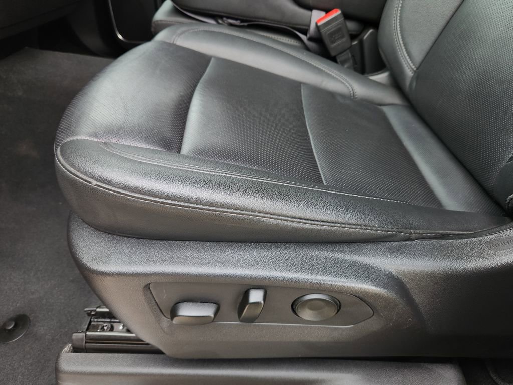 Used 2025 GMC Sierra 1500 SLT image 32