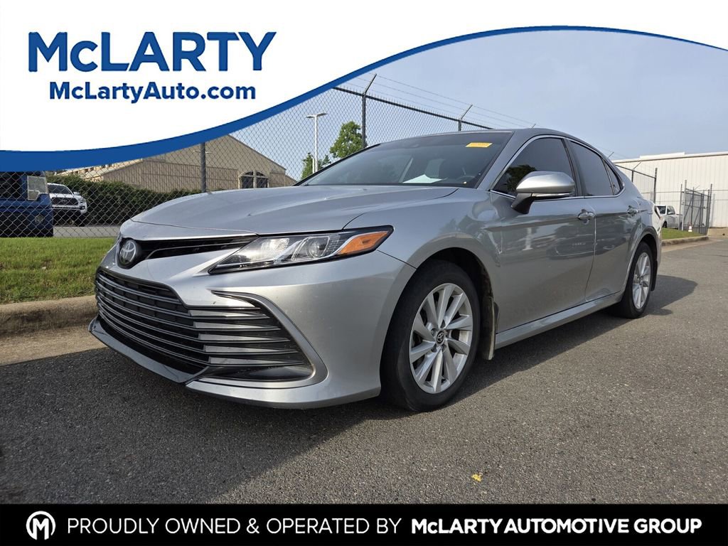Used 2022 Toyota Camry LE w/ Convenience Package image 1