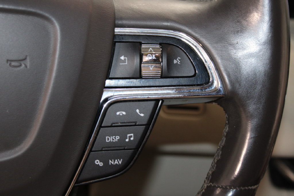 Used 2018 Lincoln Navigator Select RWD image 40
