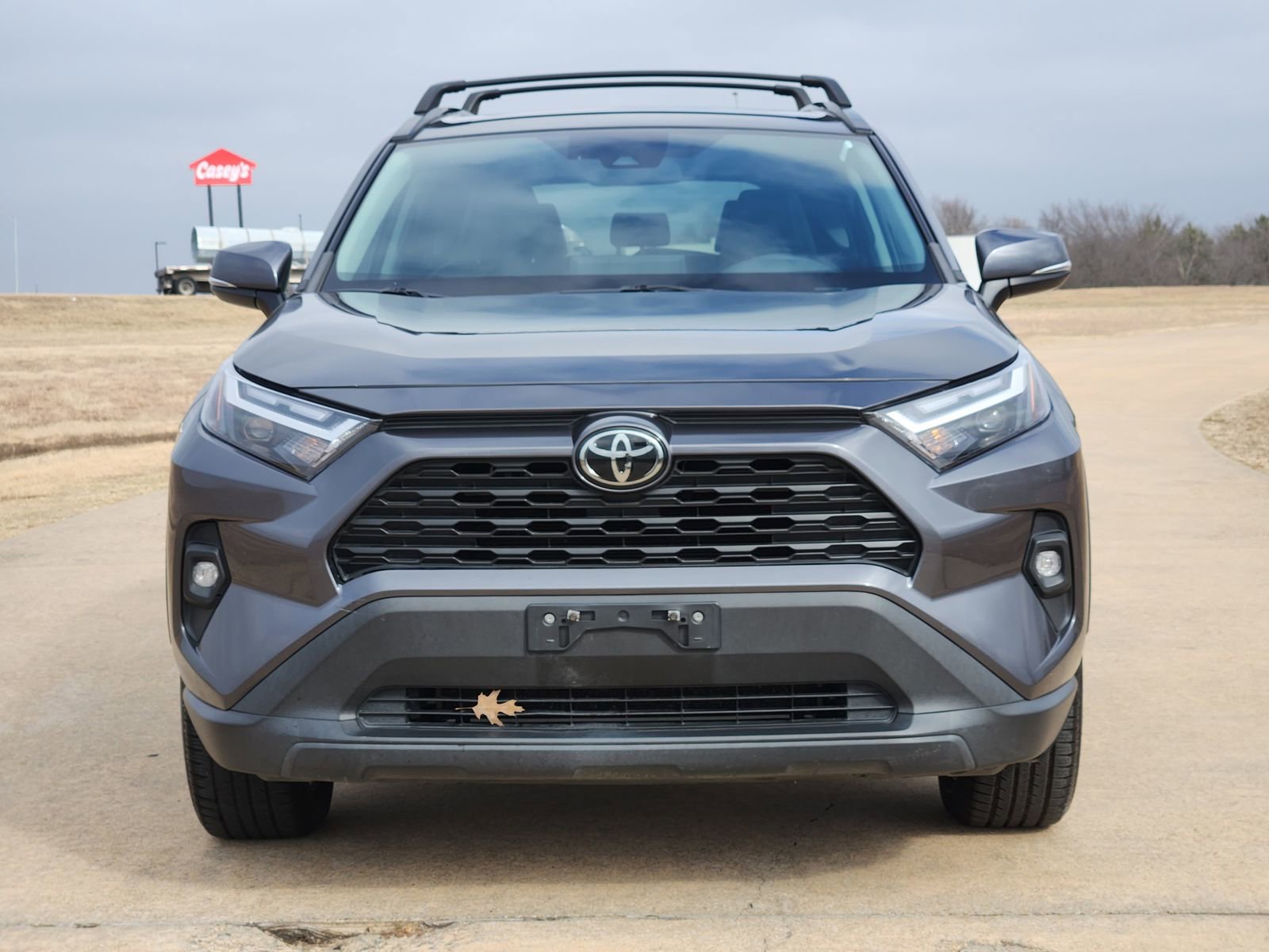 Used 2022 Toyota RAV4 XLE Premium image 6