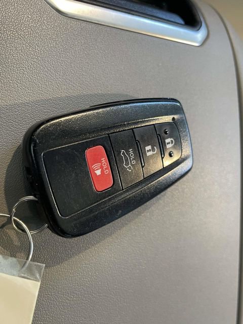 Used 2021 Toyota Highlander XLE AWD/4WD image 45