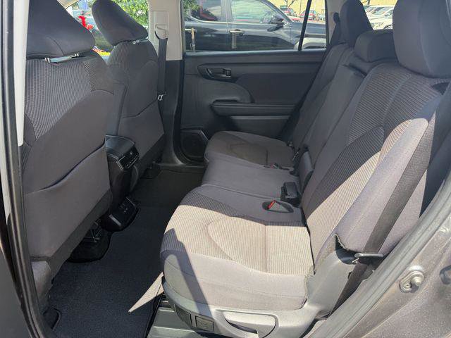 Certified 2025 Toyota Highlander LE FWD image 22