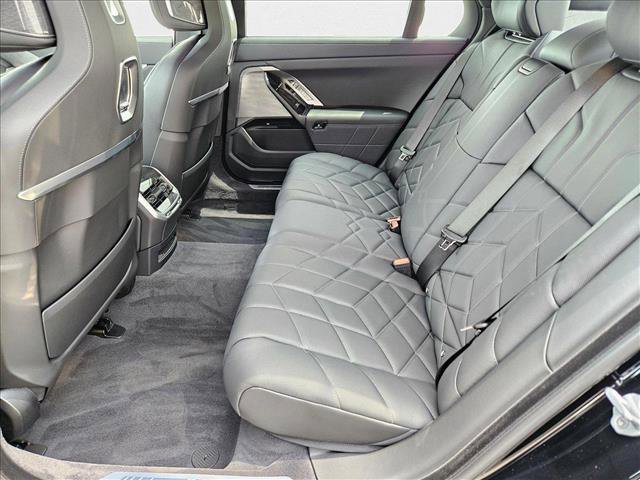 New 2025 BMW i7 eDrive50 w/ M Sport Package image 15