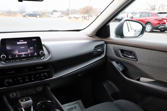 Used 2023 Nissan Rogue S image 26