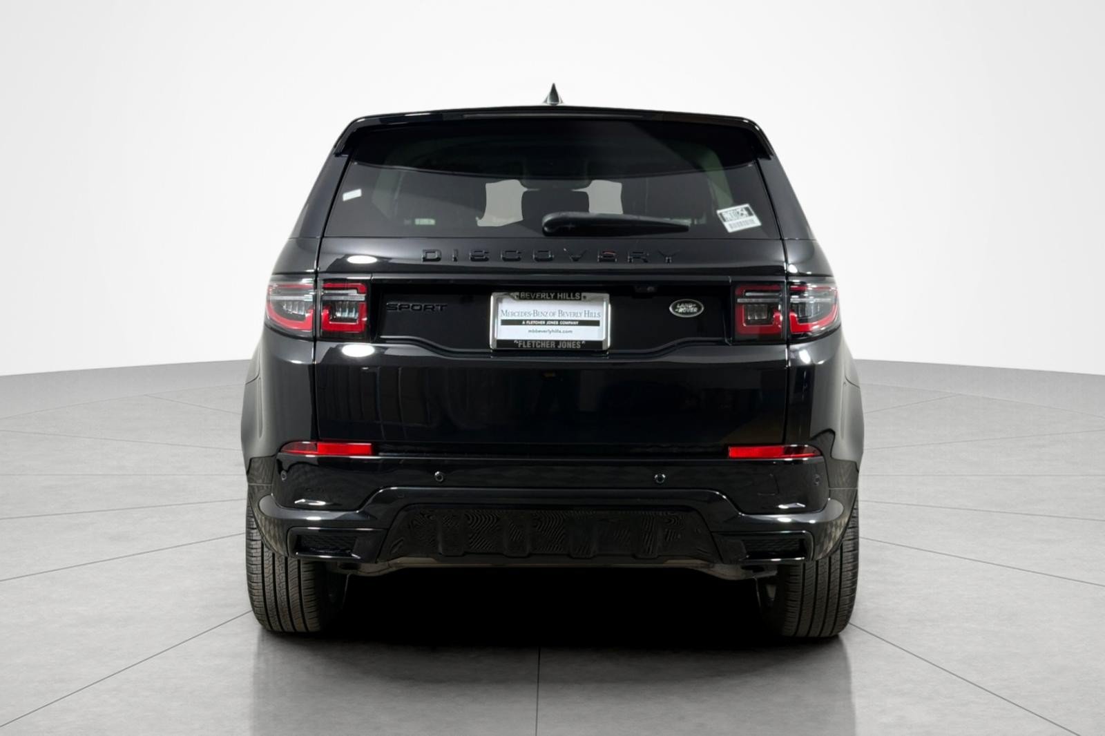 Used 2023 Land Rover Discovery Sport SE R-Dynamic AWD/4WD image 4