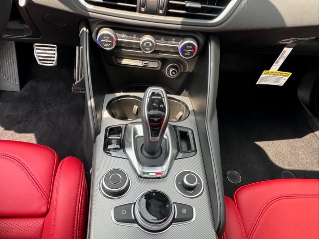 New 2025 Alfa Romeo Giulia AWD image 11