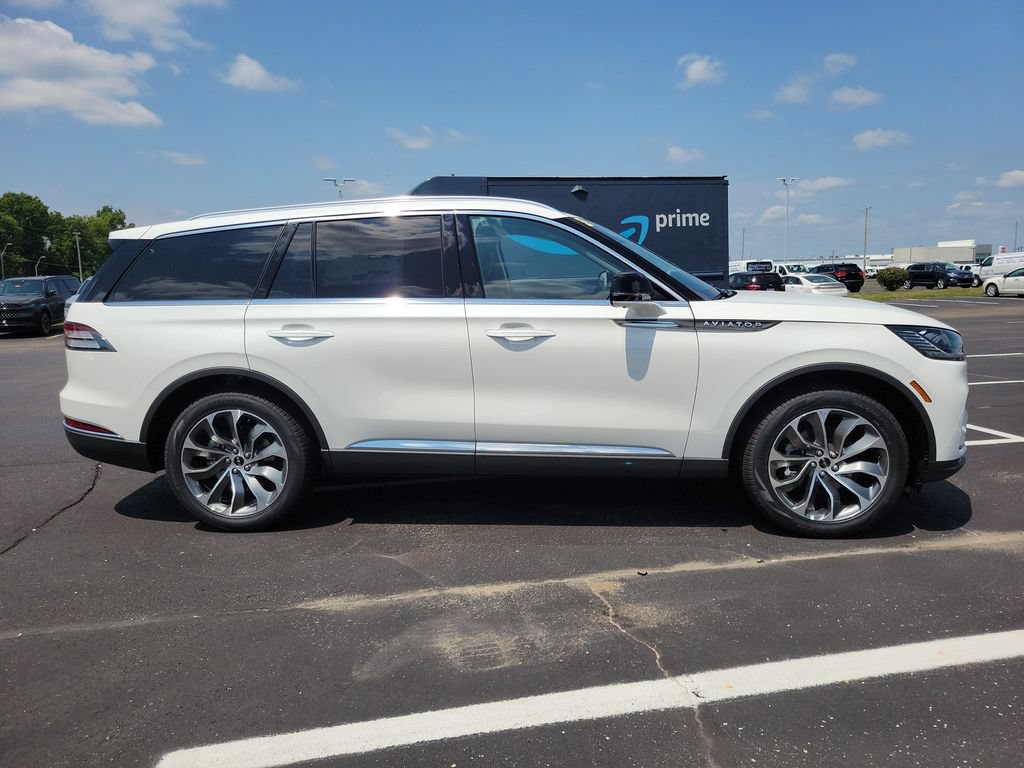 New 2026 Lincoln Aviator AWD image 3