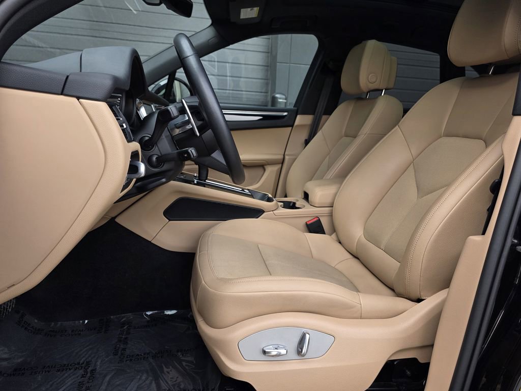 Certified 2023 Porsche Macan Turbo image 16