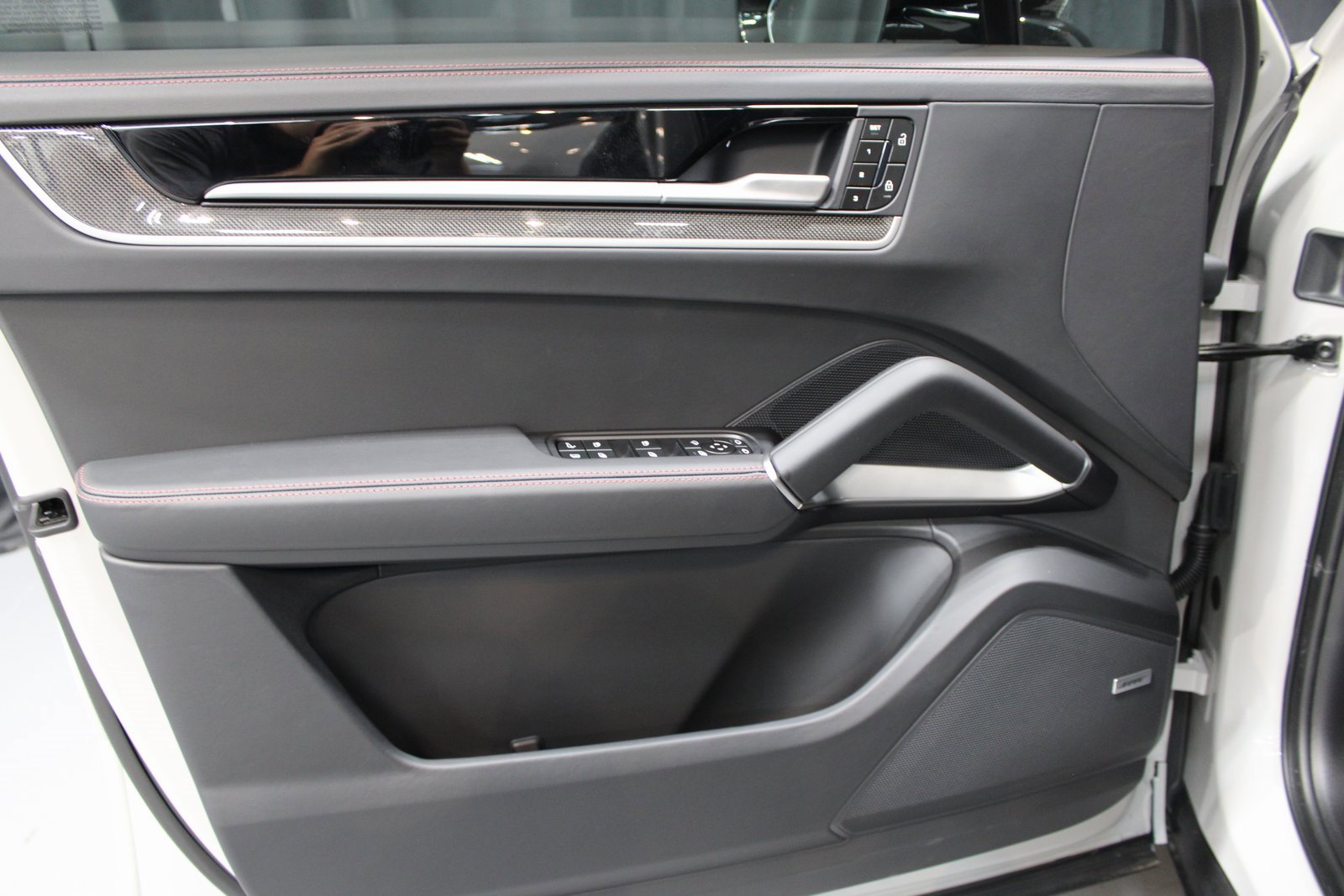 New 2025 Porsche Cayenne Turbo image 25