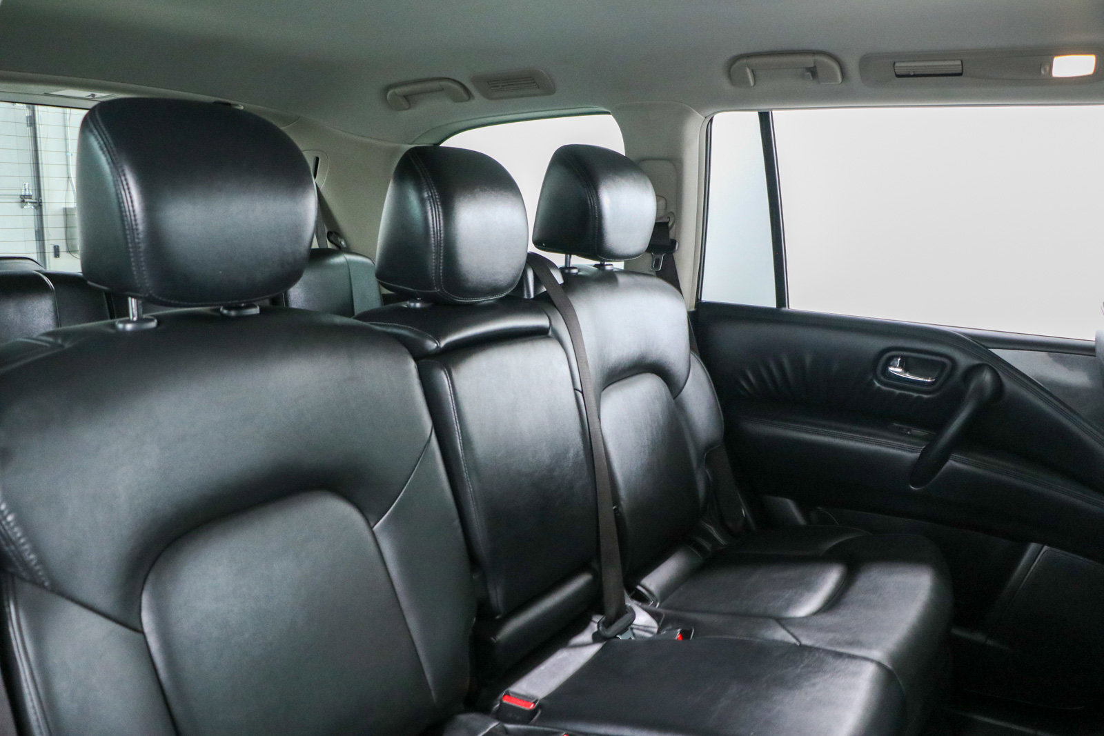 Used 2021 Nissan Armada SV image 29