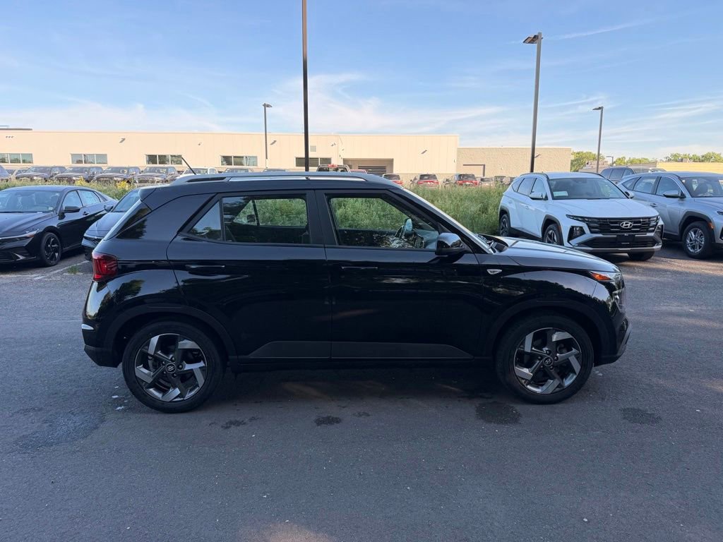 Used 2023 Hyundai Venue SEL w/ Cargo Package FWD image 2