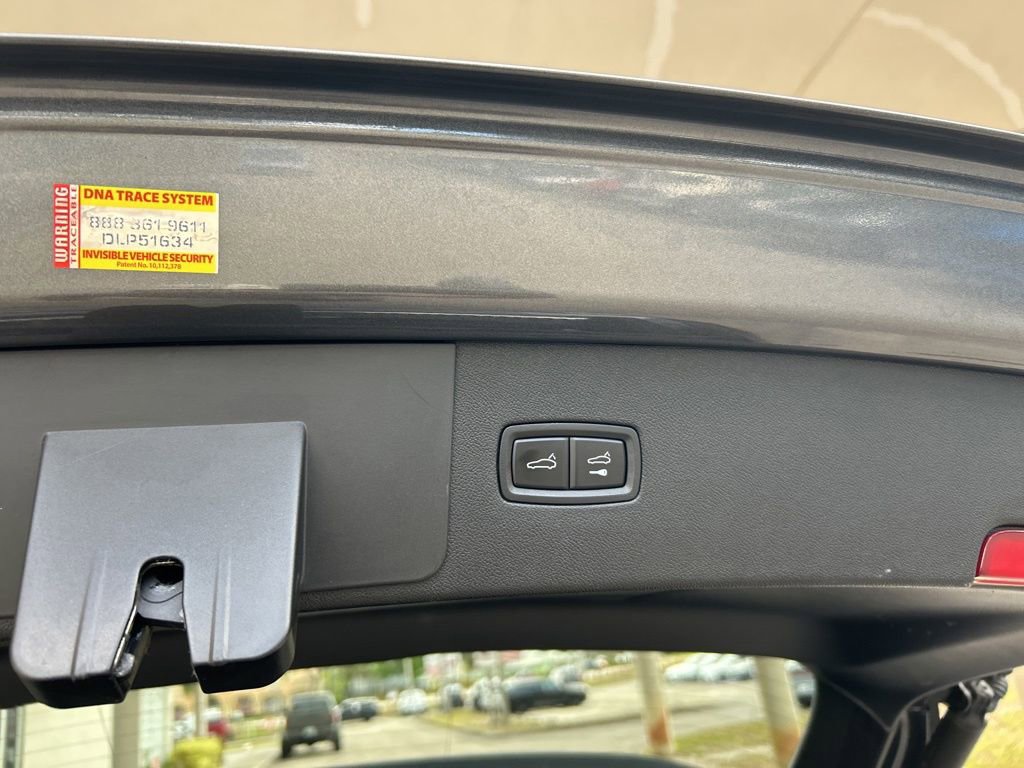 Used 2022 Porsche Cayenne w/ Premium Package Plus image 34
