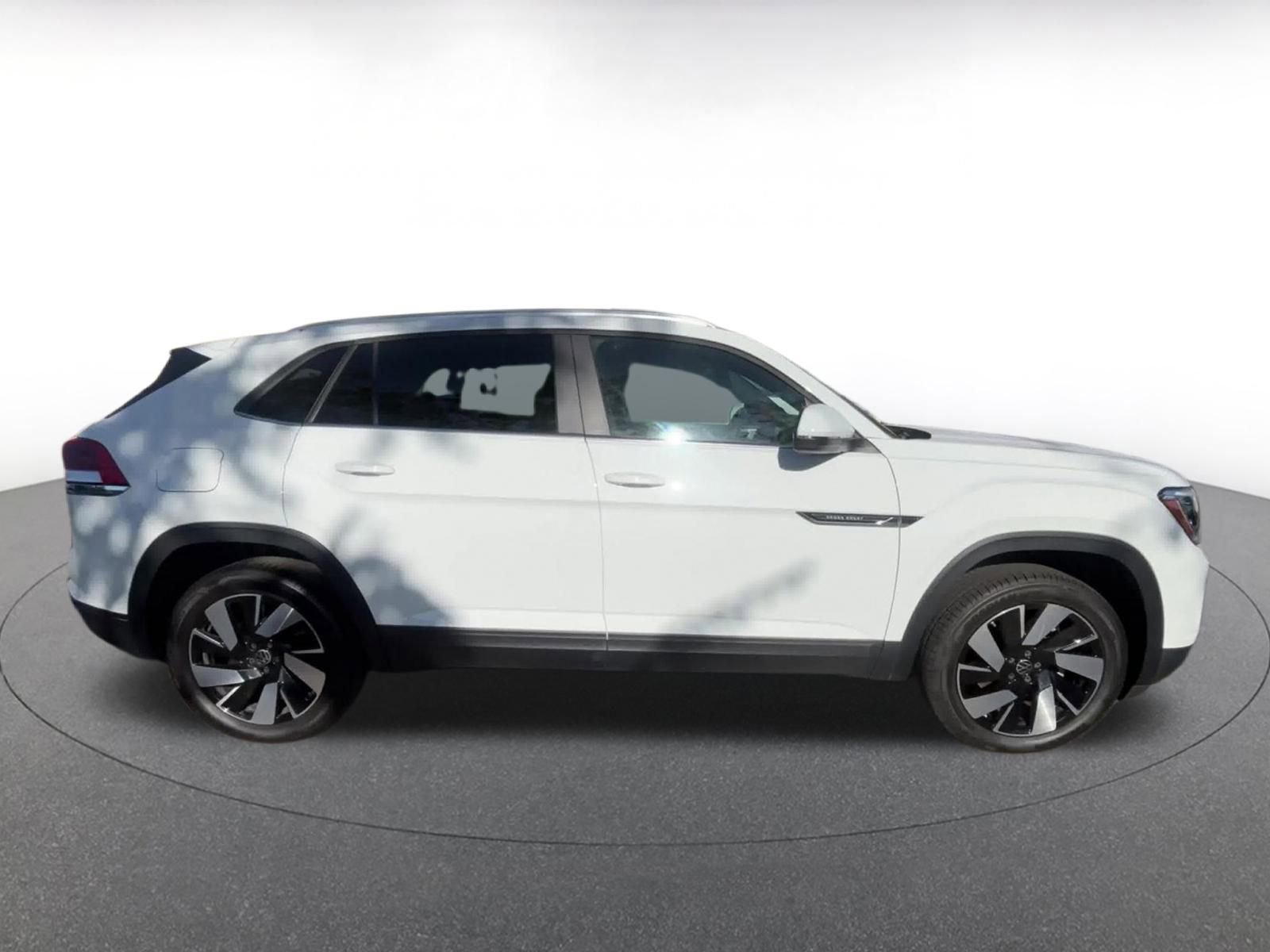 Used 2025 Volkswagen Atlas Cross Sport SE image 16
