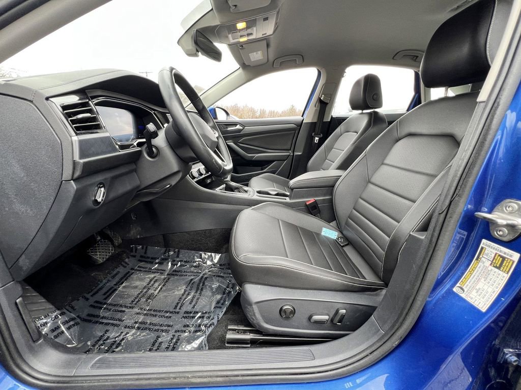 Used 2024 Volkswagen Jetta SE image 27