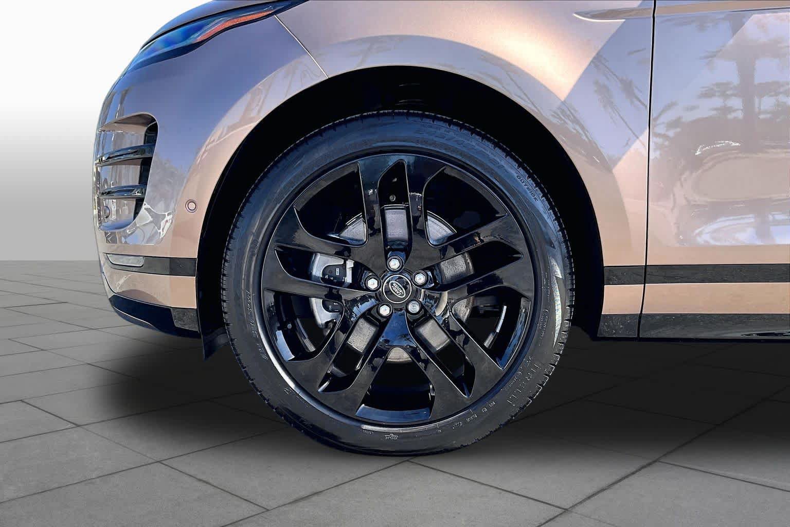 Used 2025 Land Rover Range Rover Evoque Dynamic SE AWD/4WD image 10