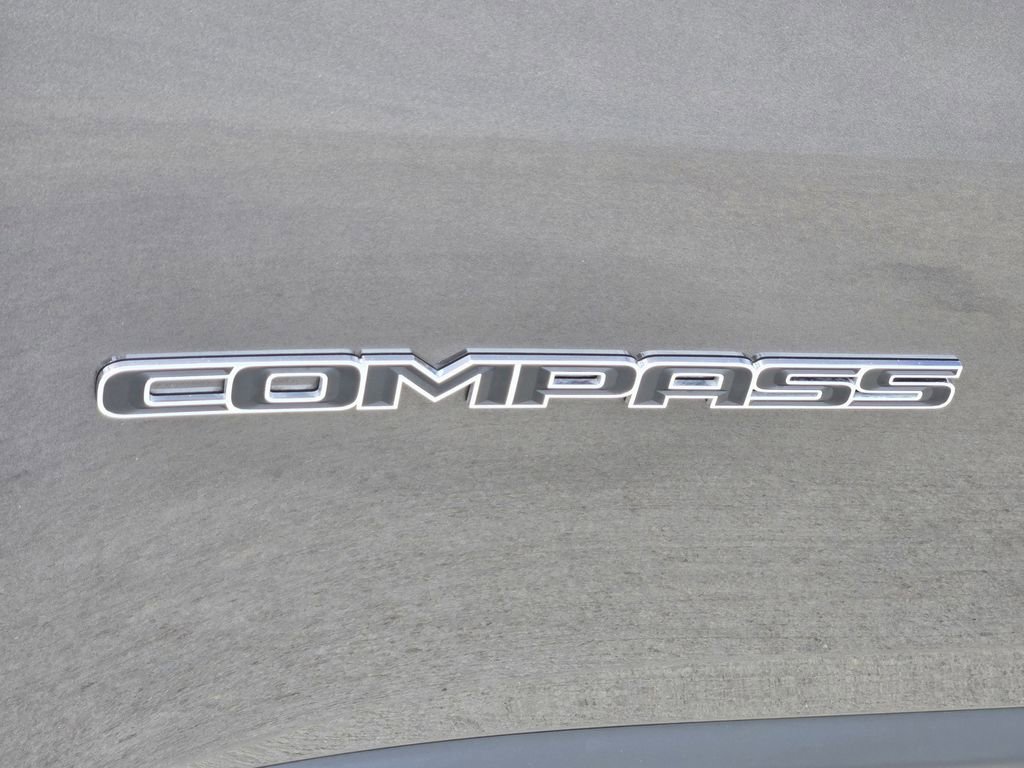Used 2022 Jeep Compass Latitude FWD image 11