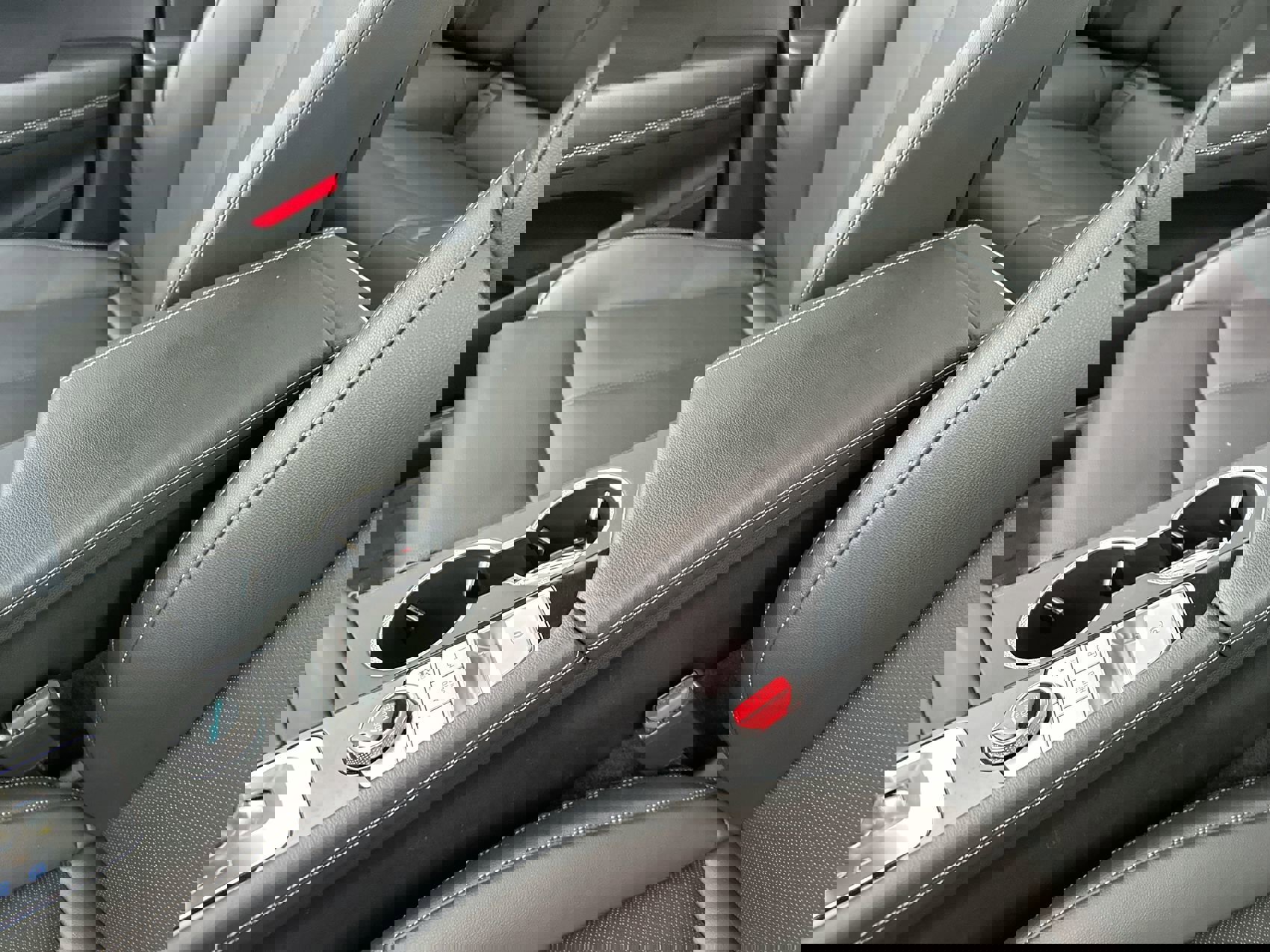 Used 2024 Genesis G70 2.5T image 17