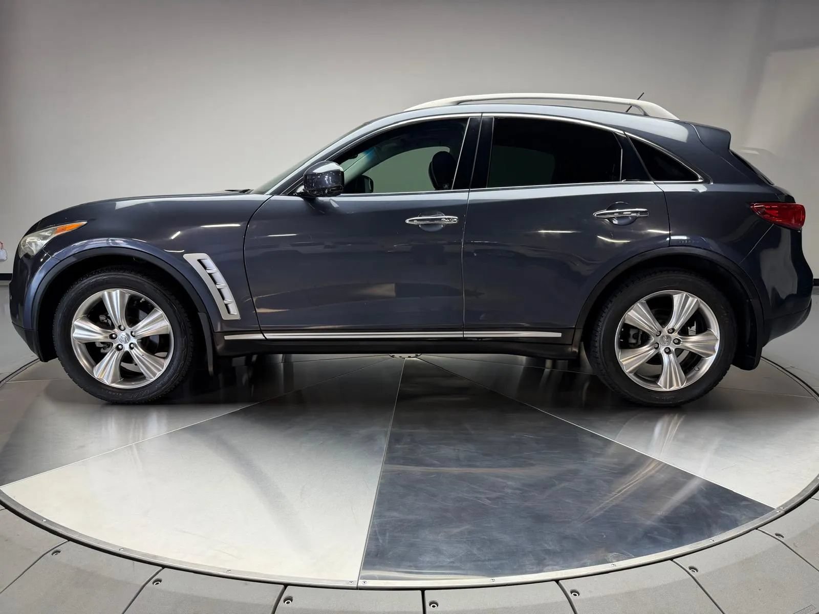 Used 2009 INFINITI FX35 2WD w/ Navigation Pkg image 4