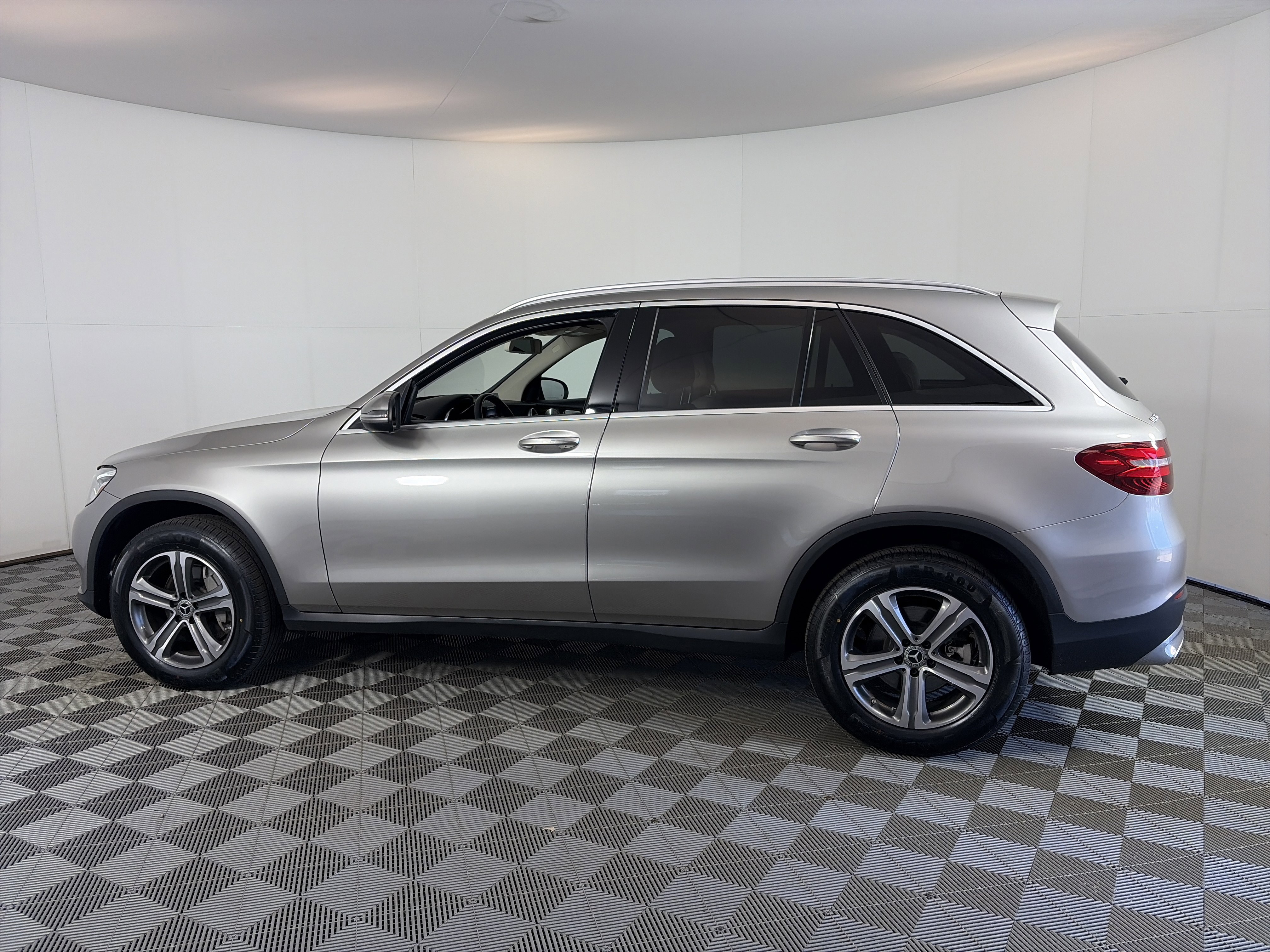 Used 2019 Mercedes-Benz GLC 300 4MATIC image 8