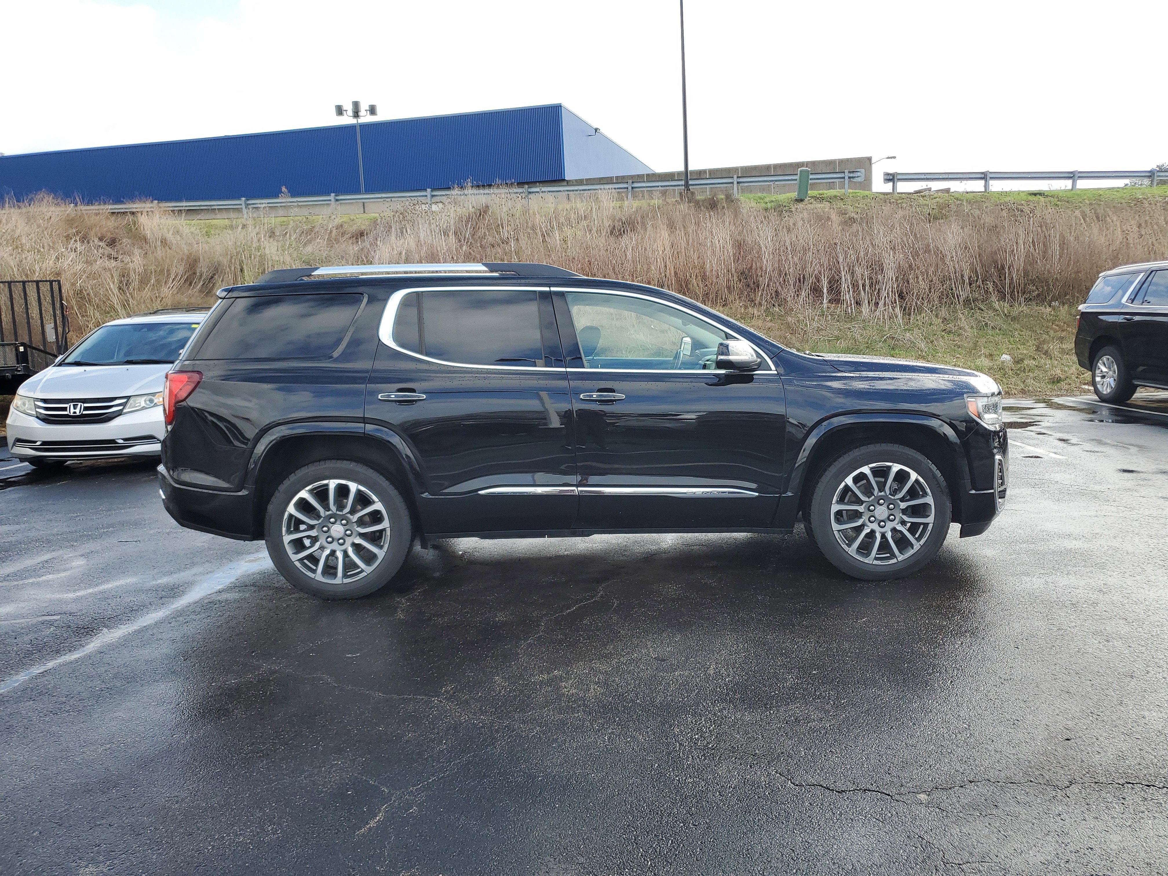 Used 2021 GMC Acadia Denali w/ Denali Ultimate Package image 3