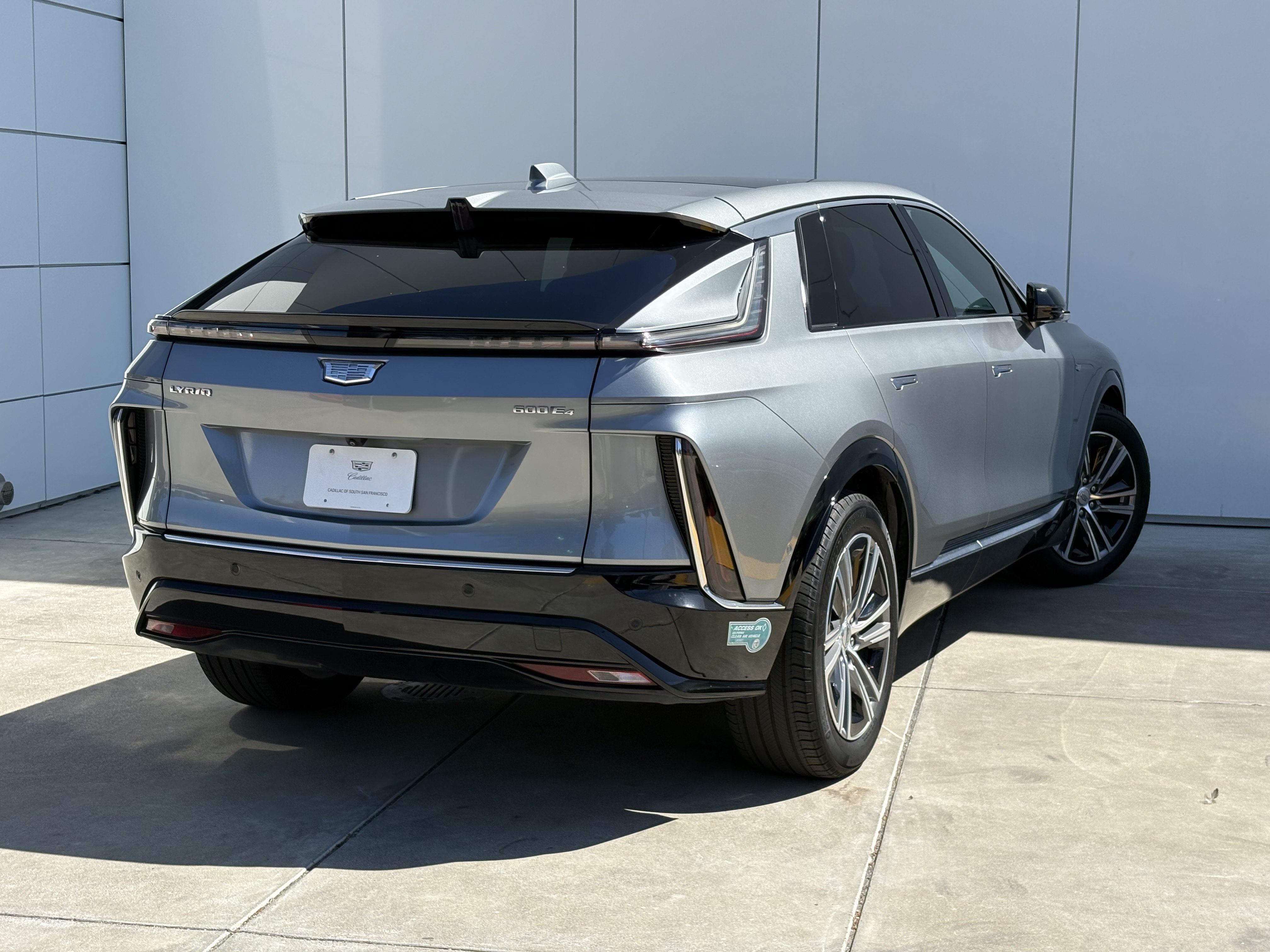 Used 2024 Cadillac Lyriq Luxury AWD/4WD image 7
