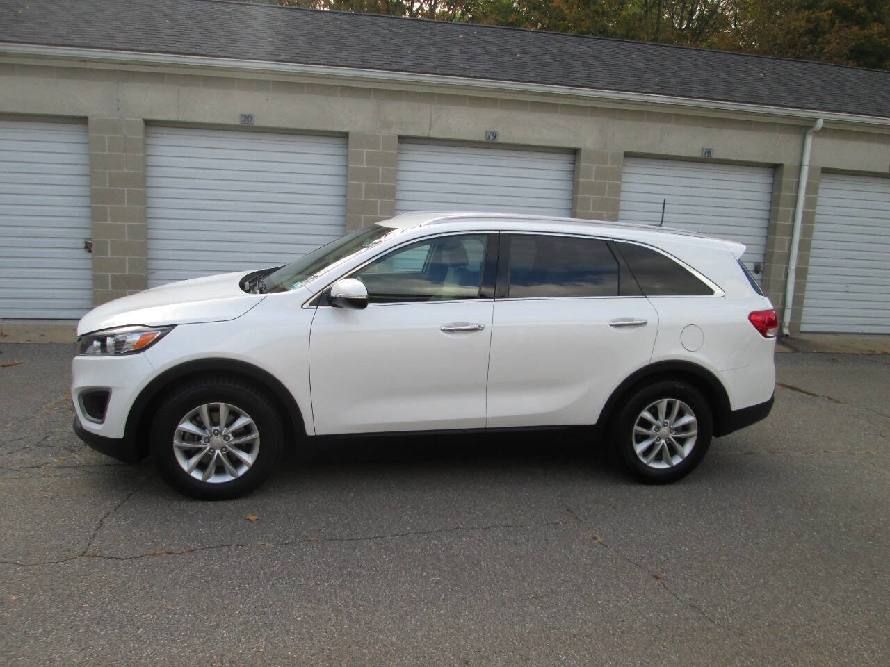 Used 2016 Kia Sorento LX image 3