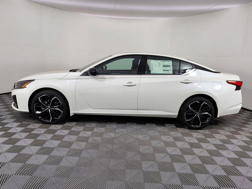 New 2025 Nissan Altima 2.5 SR w/ SR Premium Package AWD/4WD image 2