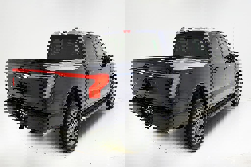 Used 2023 Ford F150 Lightning Lariat image 9