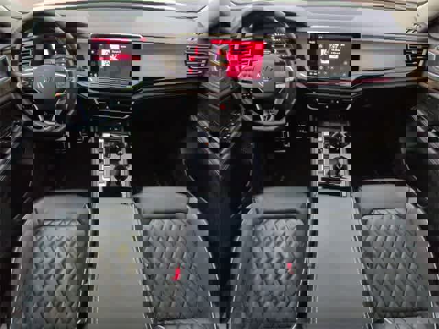 Used 2024 Volkswagen Atlas SEL Premium R-Line image 16