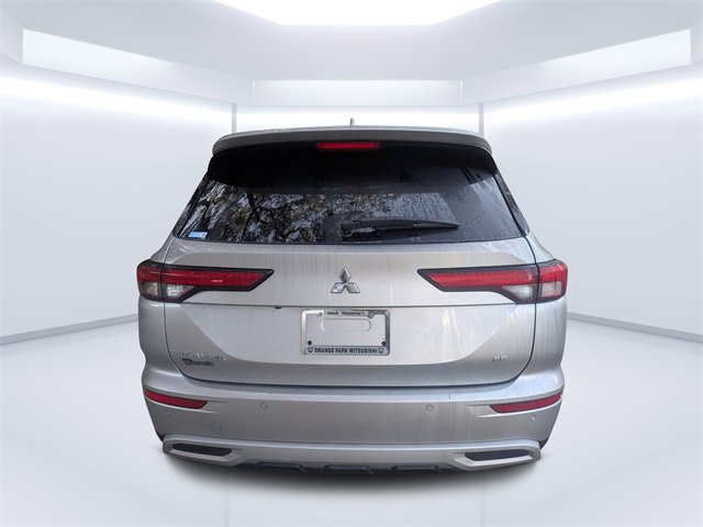 Used 2022 Mitsubishi Outlander SE image 4