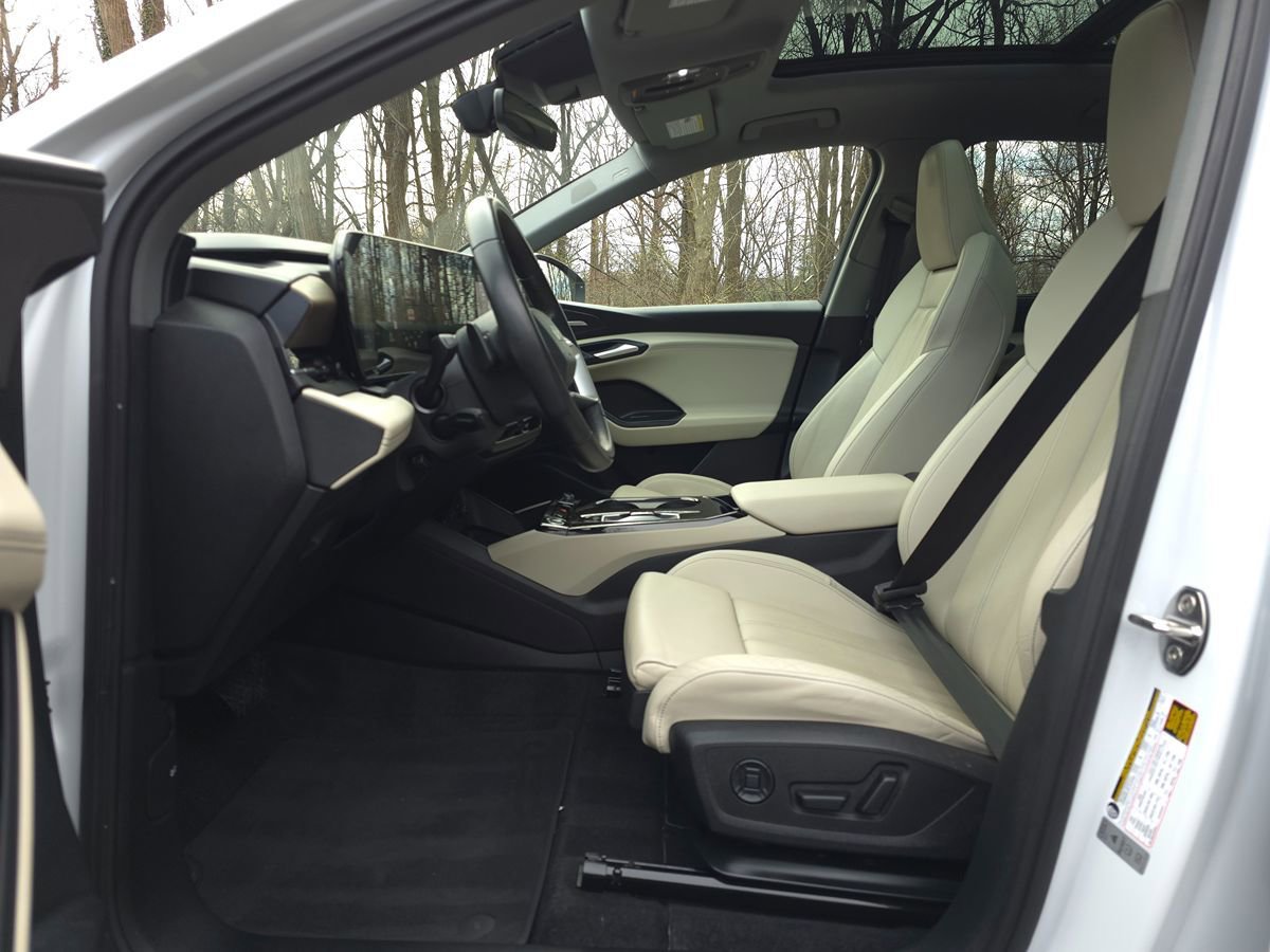 Used 2025 Audi Q6 e-tron Premium Plus AWD/4WD image 11