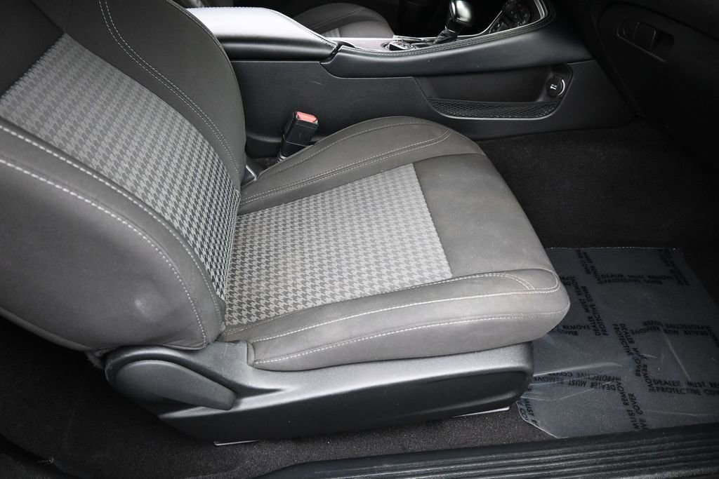 Used 2022 Dodge Challenger SXT w/ Driver Convenience Group RWD image 33
