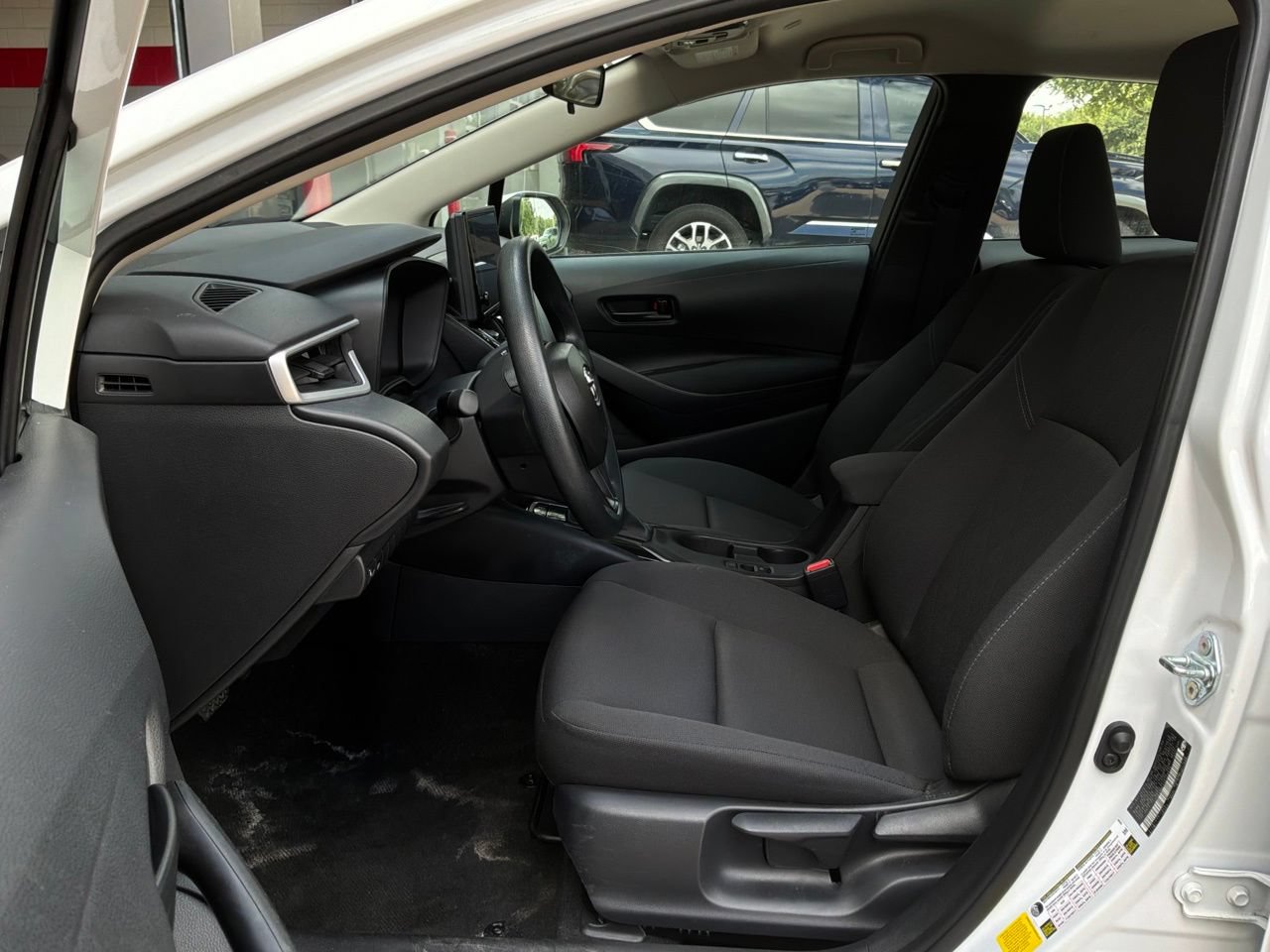 Used 2025 Toyota Corolla LE FWD image 10