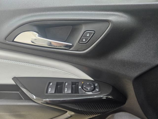 Used 2025 Chevrolet Trax LT w/ LT Convenience Package FWD image 13