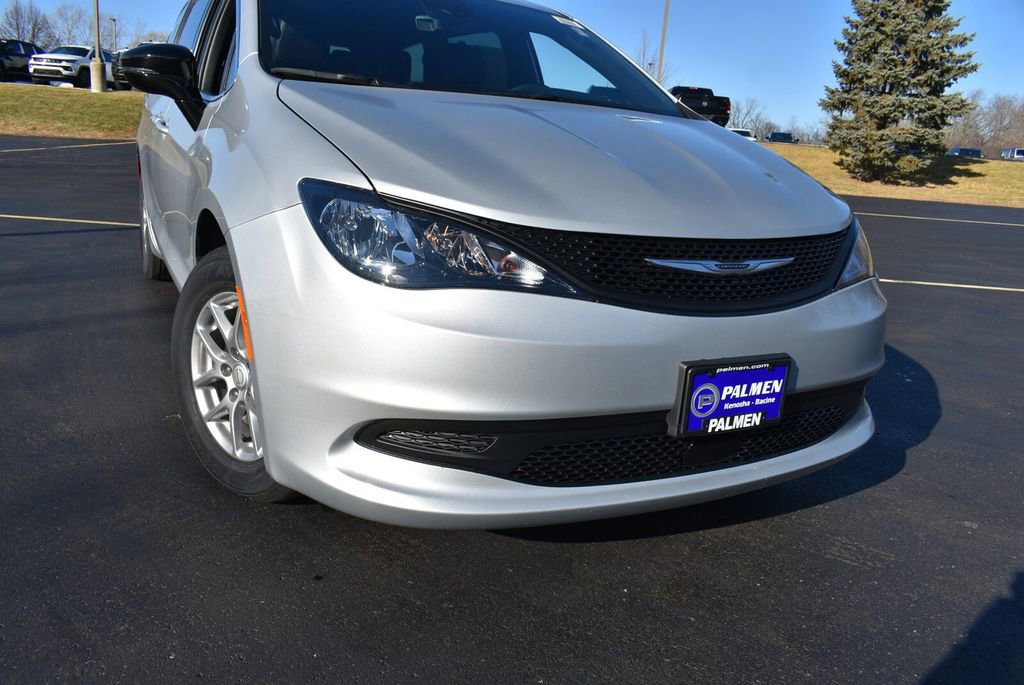 New 2026 Chrysler Voyager LX image 2