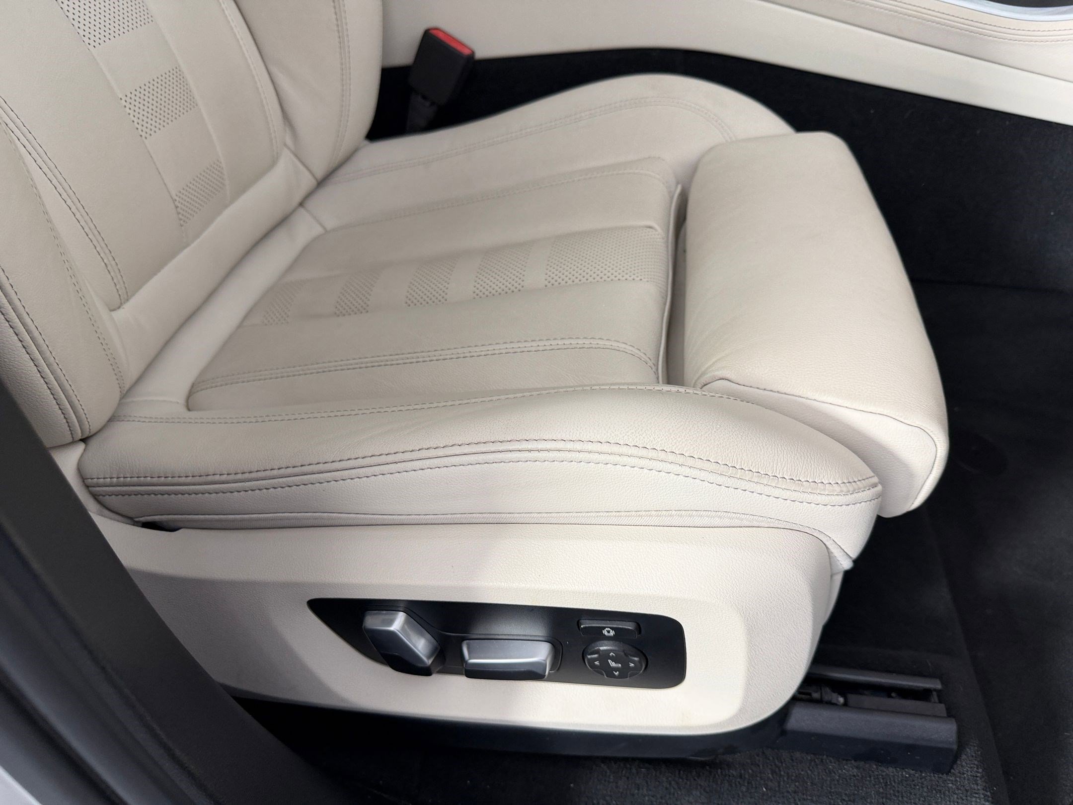 Used 2021 BMW X5 xDrive45e w/ M Sport Package AWD/4WD image 34