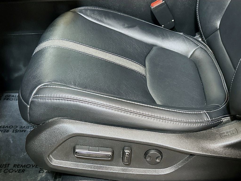 Used 2025 Honda Pilot Touring image 18