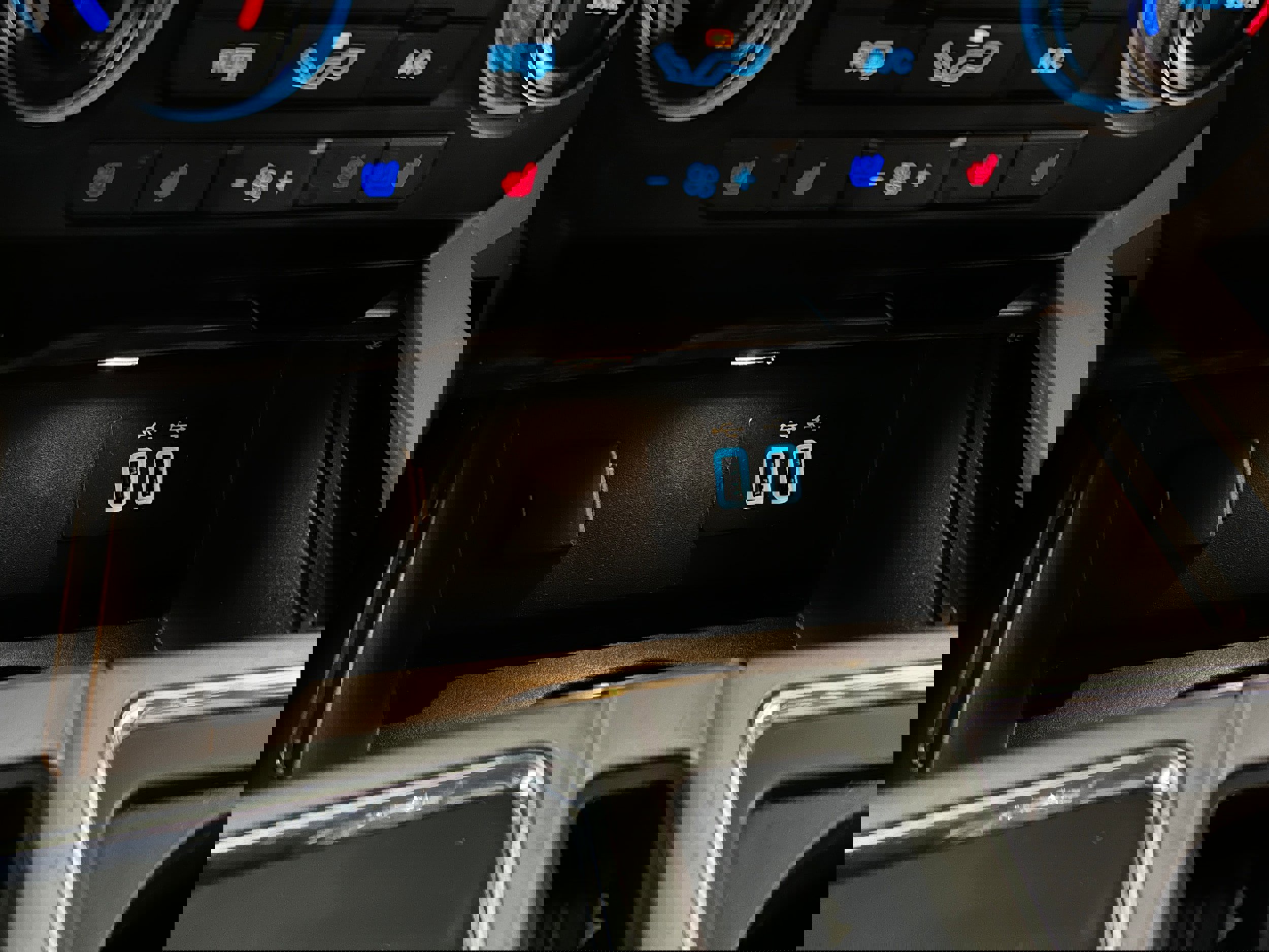 Used 2016 Ford F150 Lariat w/ Equipment Group 502A Luxury image 11