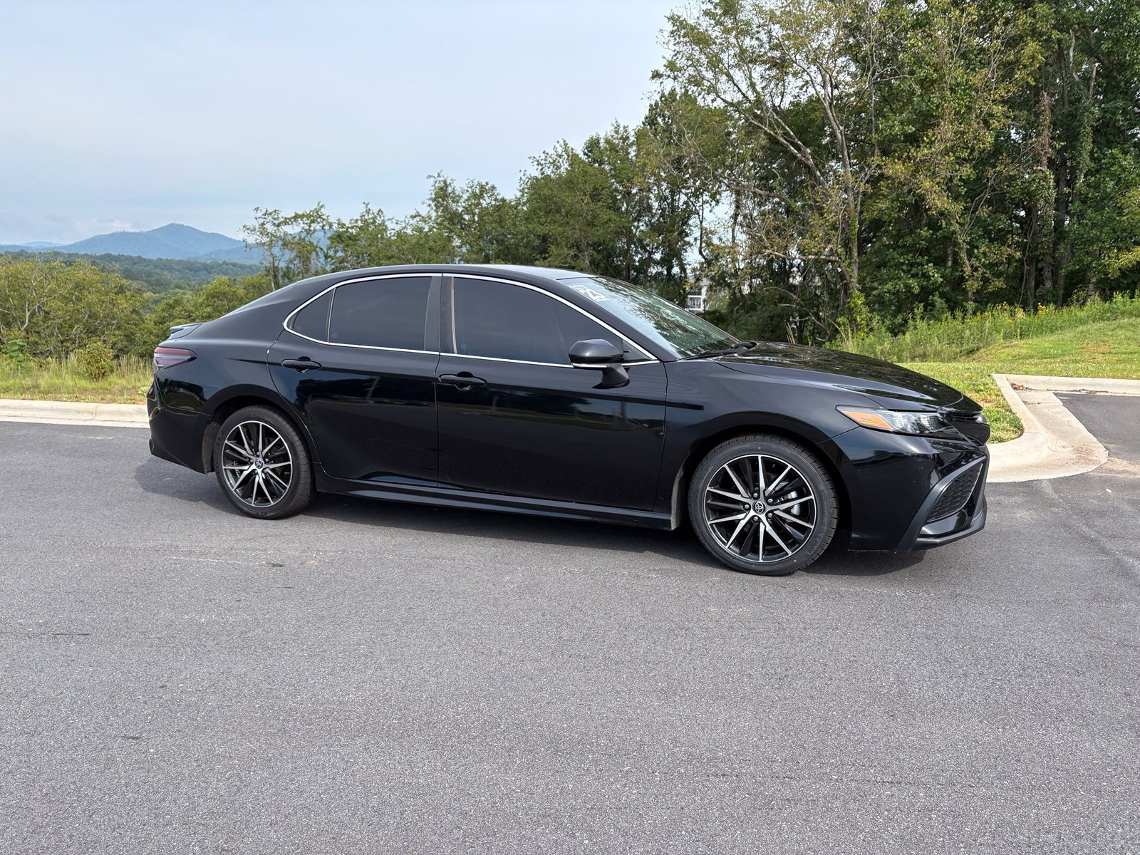 Used 2023 Toyota Camry SE FWD image 7