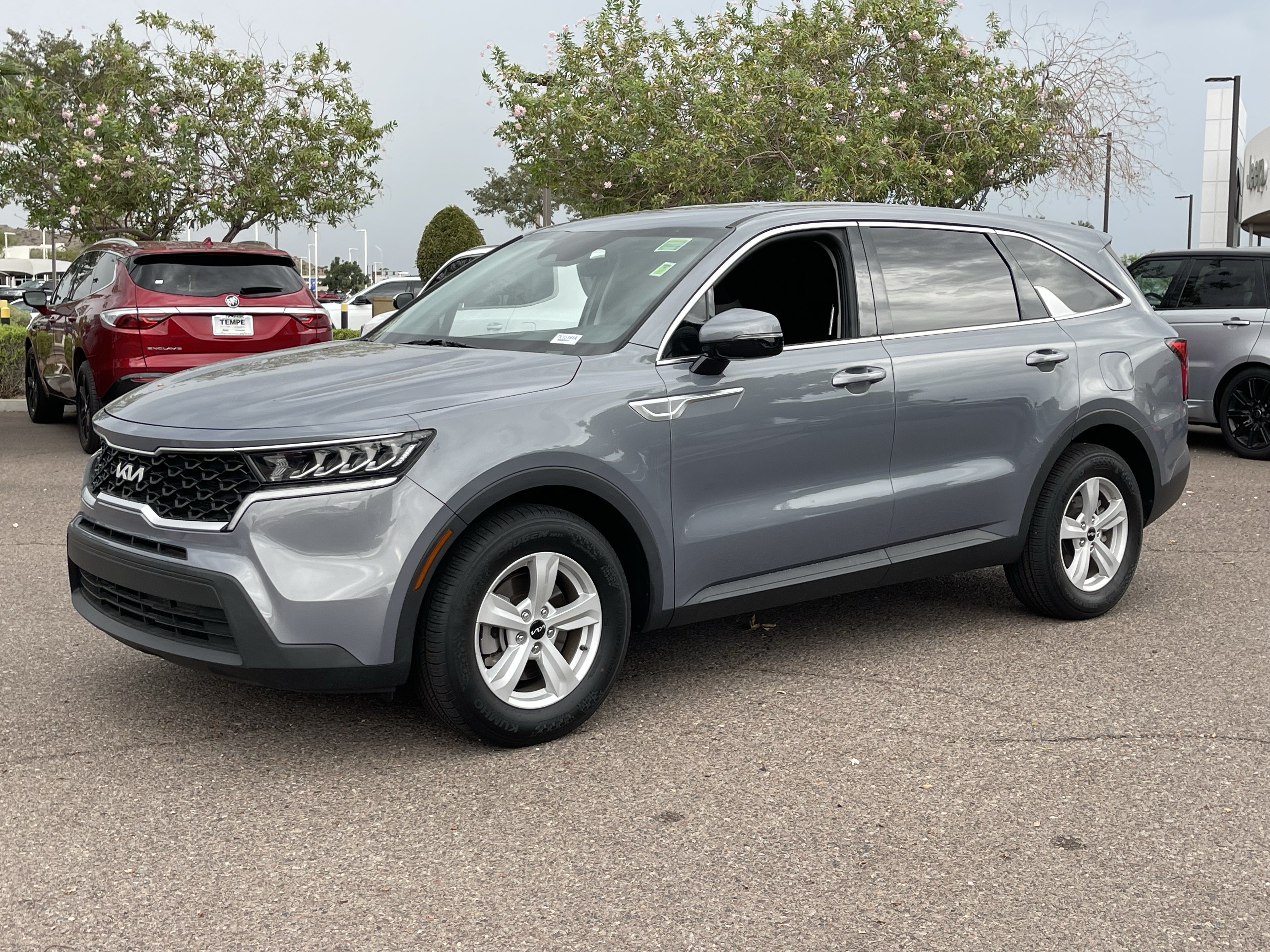 Certified 2022 Kia Sorento LX FWD image 2