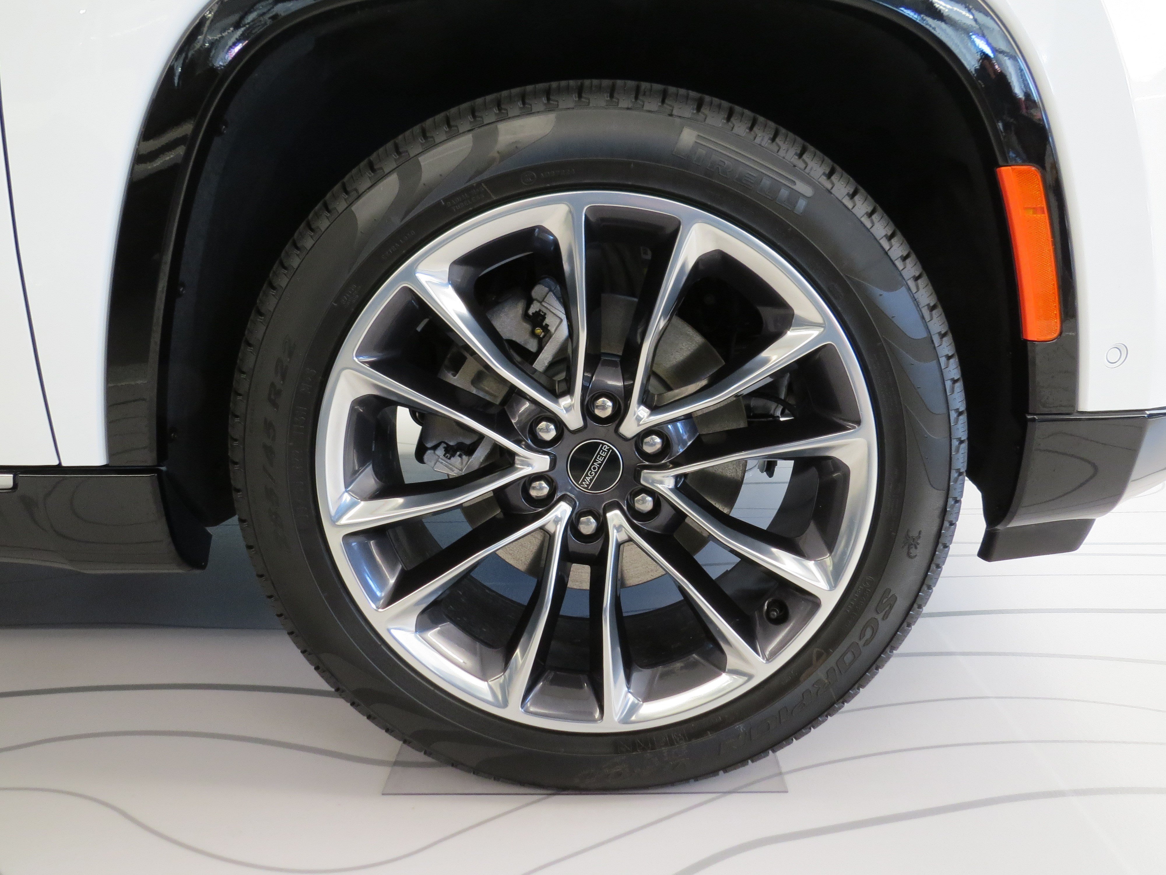 New 2025 Jeep Wagoneer L Series III w/ Premium Group I AWD/4WD image 9
