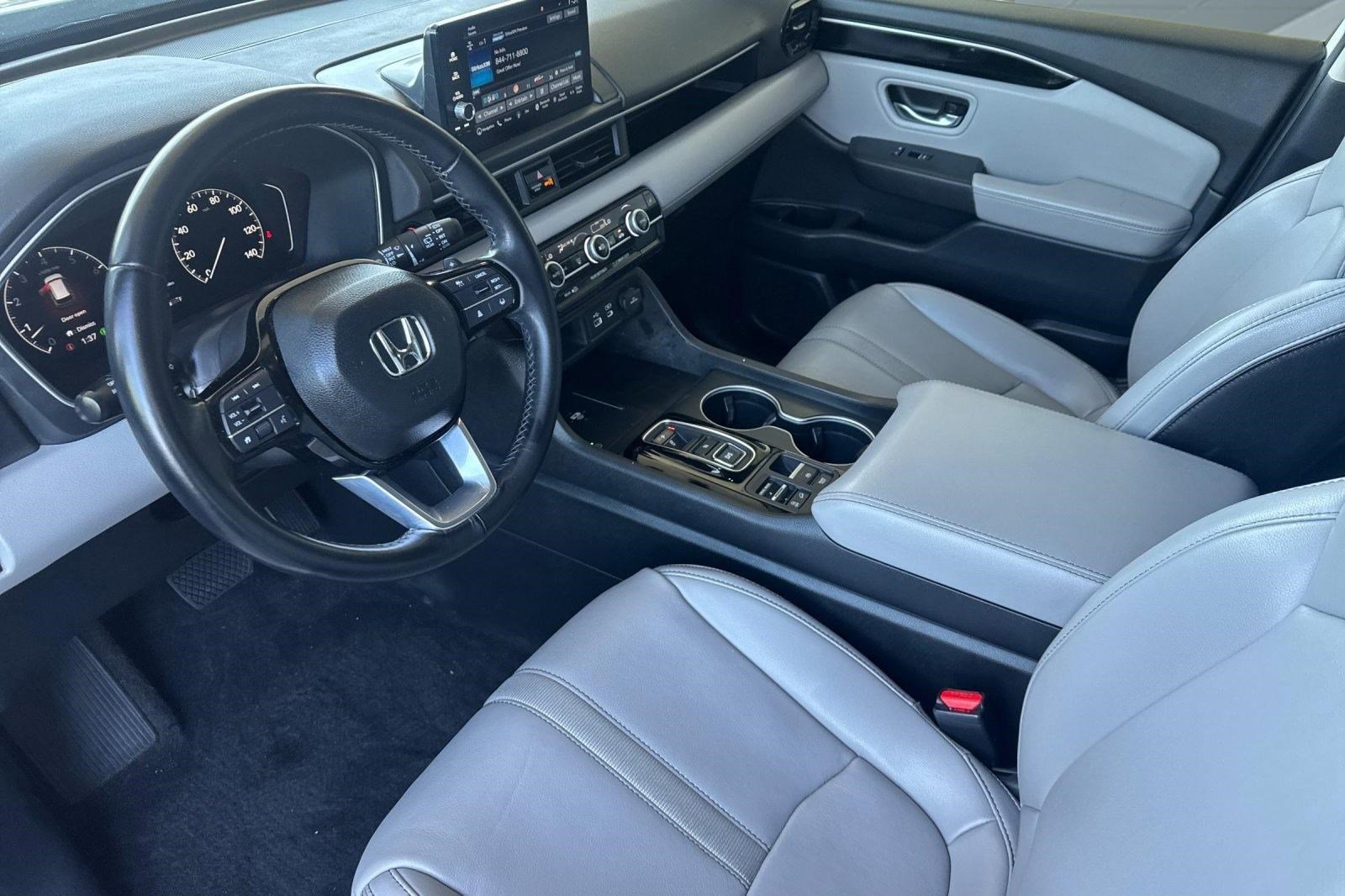 Used 2023 Honda Pilot Touring image 4