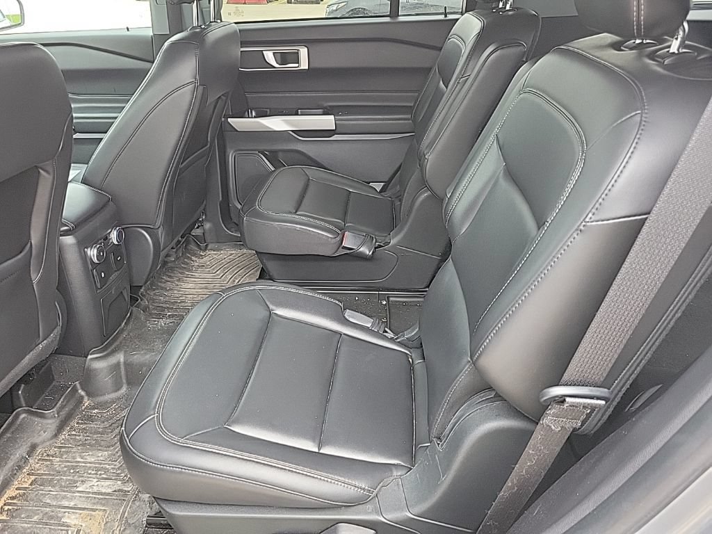 Used 2022 Ford Explorer XLT w/ Equipment Group 202A AWD/4WD image 9