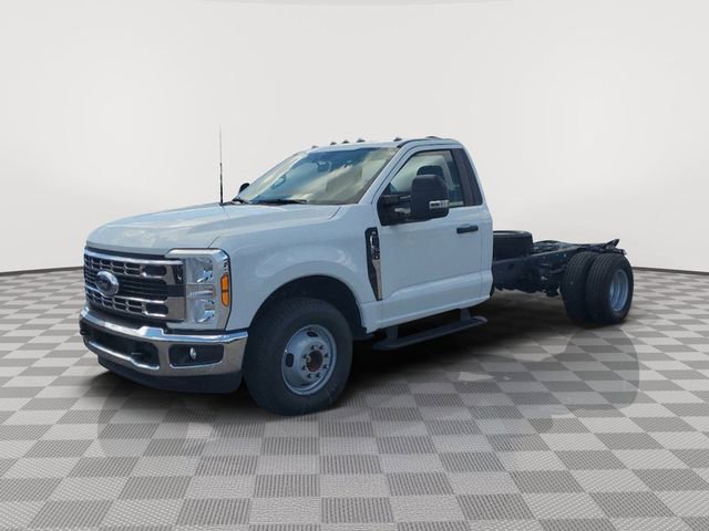 New 2025 Ford F350 XL w/ XL Chrome Package image 3